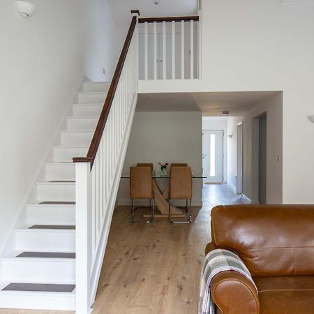 Ascot Cottage Сайърънсестър Екстериор снимка