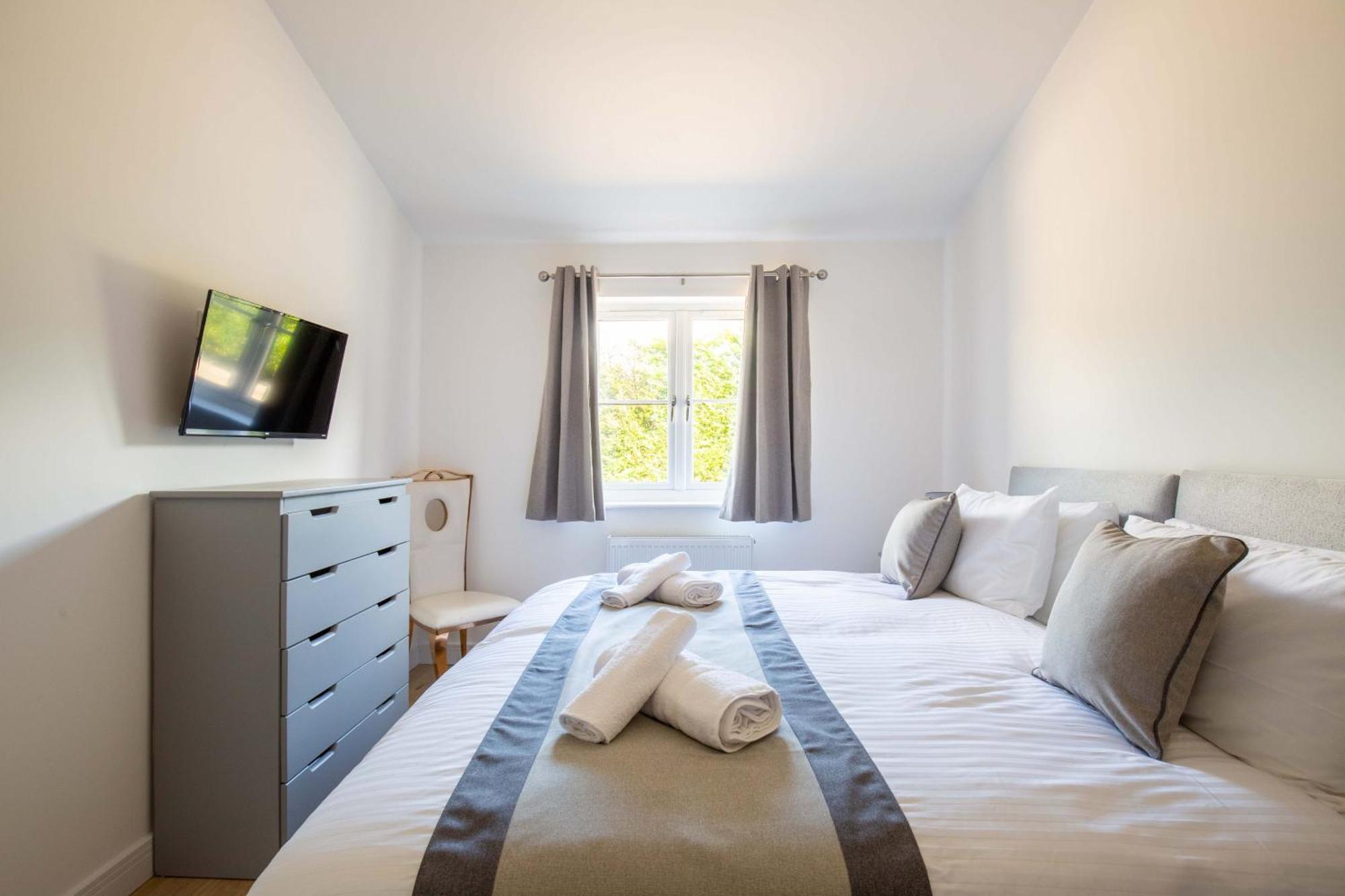 Ascot Cottage Сайърънсестър Екстериор снимка