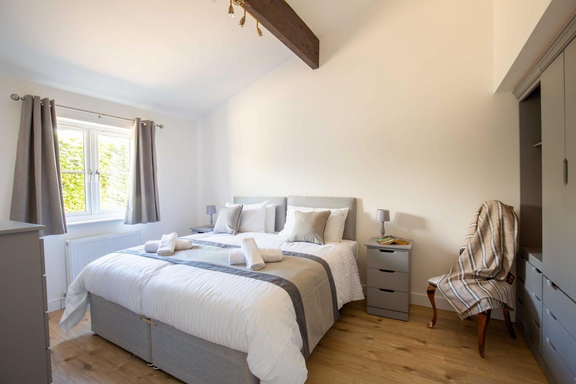 Ascot Cottage Сайърънсестър Екстериор снимка